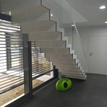schody dywanowe wewnętrzne Kielce