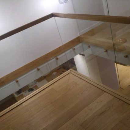 schody dywanowe dębowe